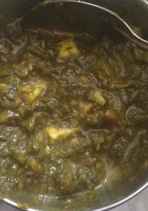 A picture of Palak paneer.