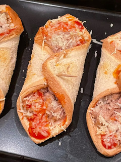 Una foto de Pizzetas de atún y queso con pan de molde en Freidora de aire (Airfryer)