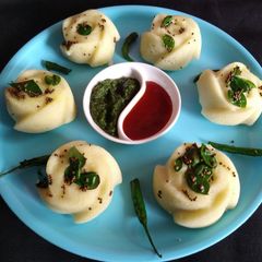 A picture of Rava dhokla.
