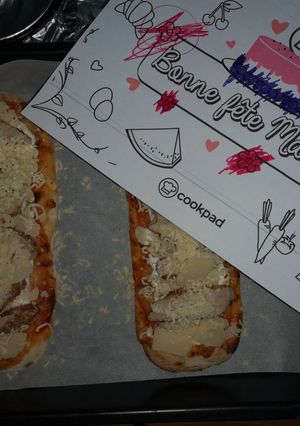 Une photo de Pizza poulet fromage