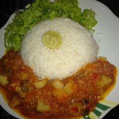A picture of Potatoes soup with white rice.