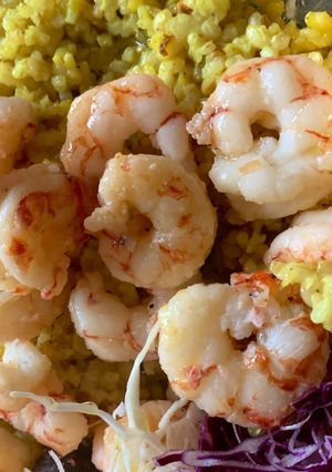 Una foto de Arroz a la crema con langostinos 🦐y galleta de maíz 🌽 #sinTacc