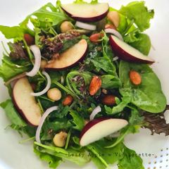 A picture of Leafy Apple w Vinaigrette.