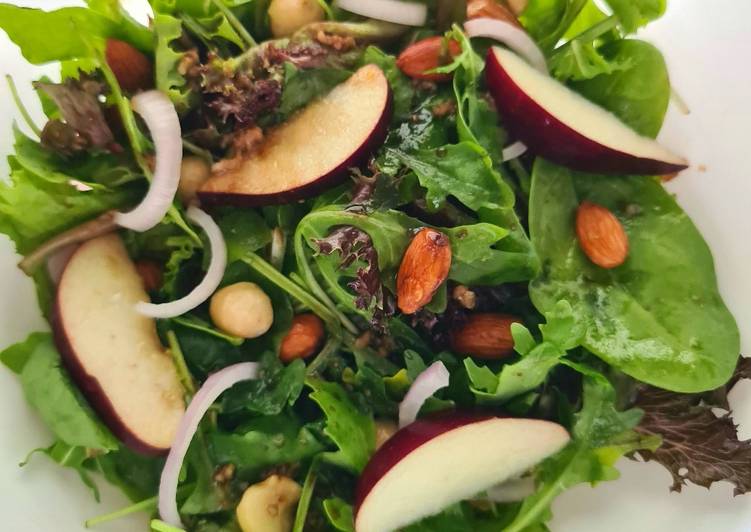 Simple Way to Prepare Super Quick Homemade Leafy Apple w Vinaigrette