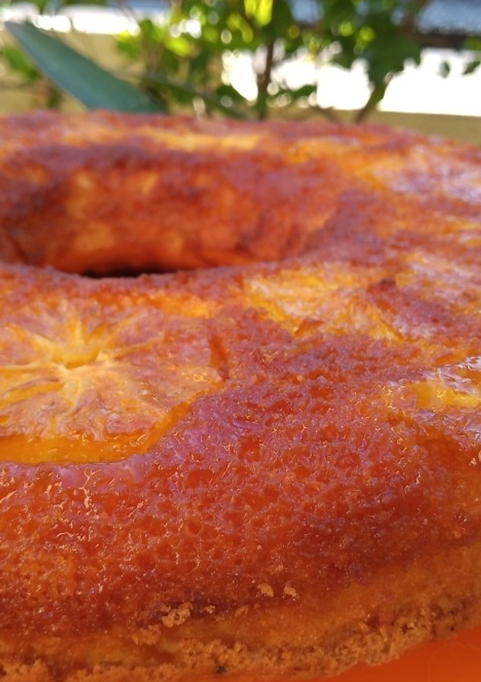 Una foto de Torta invertida de cítricos