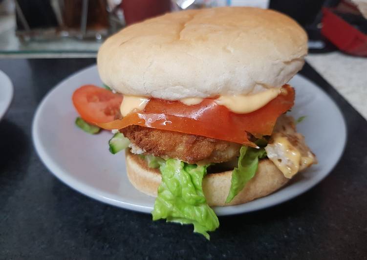 My lovely Cod in batter burger bun with tangy seafood sauce π