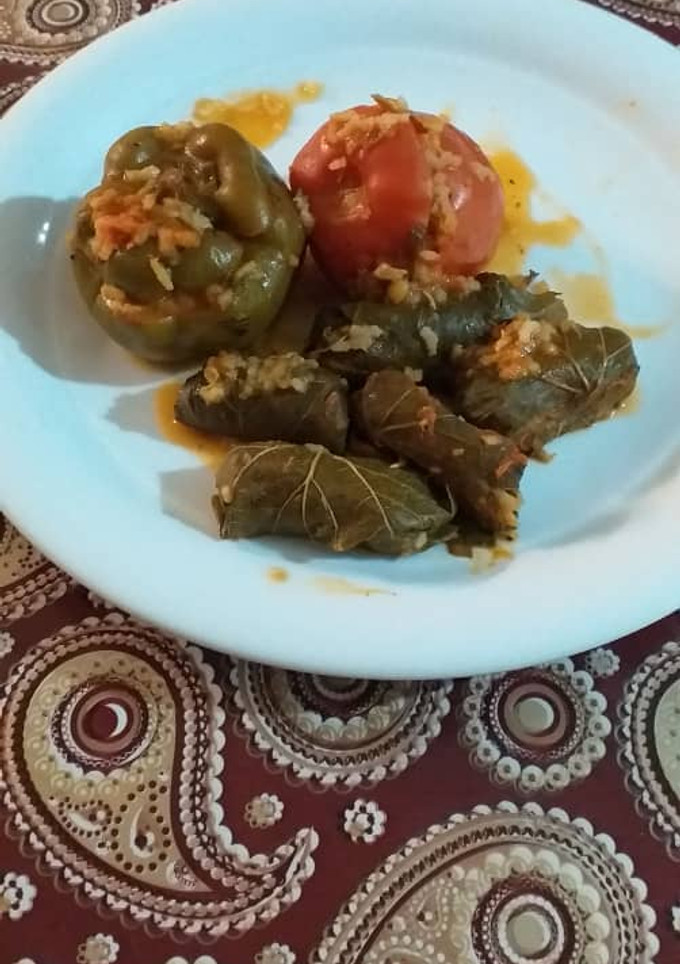 عکسی از دستور دلمه گوجه فلفل برگ مو