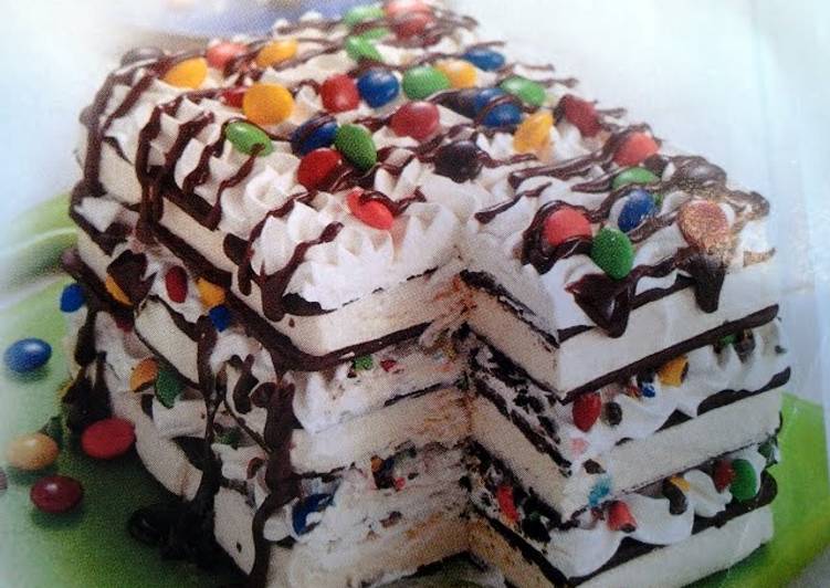 Simple Way to Prepare Speedy Ice Cream Sandwich Cake