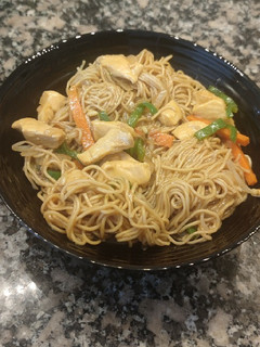 Una foto de Yakisoba de pollo