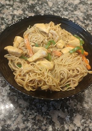 Una foto de Yakisoba de pollo