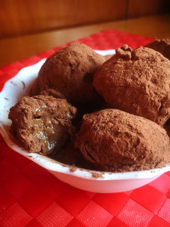 Una foto de Trufas de plátano, aguacate y chocolate