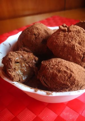 Una foto de Trufas de plátano, aguacate y chocolate