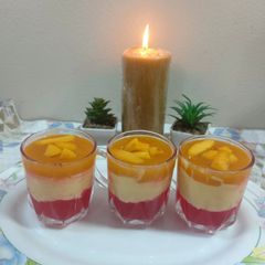 A picture of Custard strawberry jelly with peach sauce.