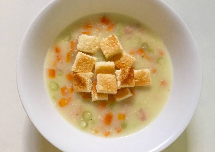 Cream Soup with Croutons