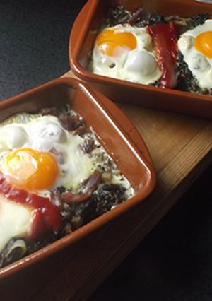 Foto principal de Huevos con jamón y acelgas