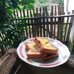 A picture of Purple sweet potato jam bread.