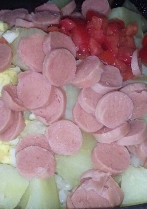 Una foto de Ensalada de arroz con salchichas🍚