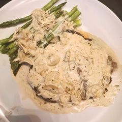 Rib eye steak in white sauce A picture of Rib eye steak in white sauce.
