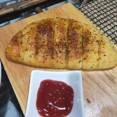 A picture of Stuffed Garlic bread.