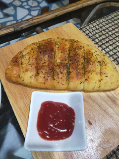 A picture of Stuffed Garlic bread.