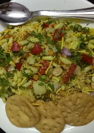 A picture of Dry bhel.