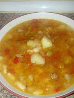Una foto de Guiso de alubias blancas con magro de ternera y cerdo