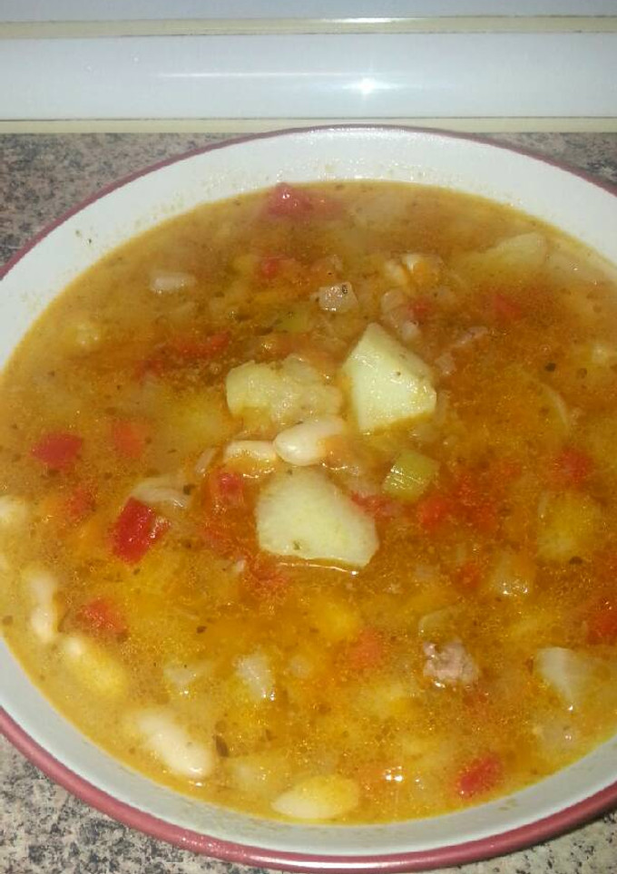 Una foto de Guiso de alubias blancas con magro de ternera y cerdo