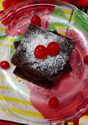 A picture of Brownie/chocolate sponge.