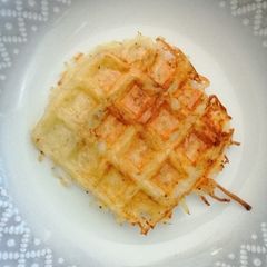 A picture of Waffle press hashbrowns.