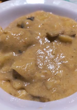 Savanyú krumpli gombával és tojással recept fotója