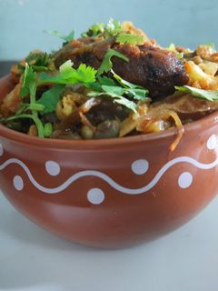કાઠિયાવાડી ઊંધિયું (Kathiyawadi undhiyu Recipe in Gujarati) રેસીપી મુખ્ય ફોટો