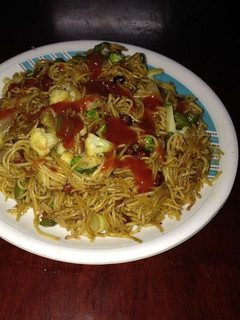 वेजिटेबल चाउमीन (vegetable chowmein recipe in Hindi) रेसिपी मुख्य फोटो