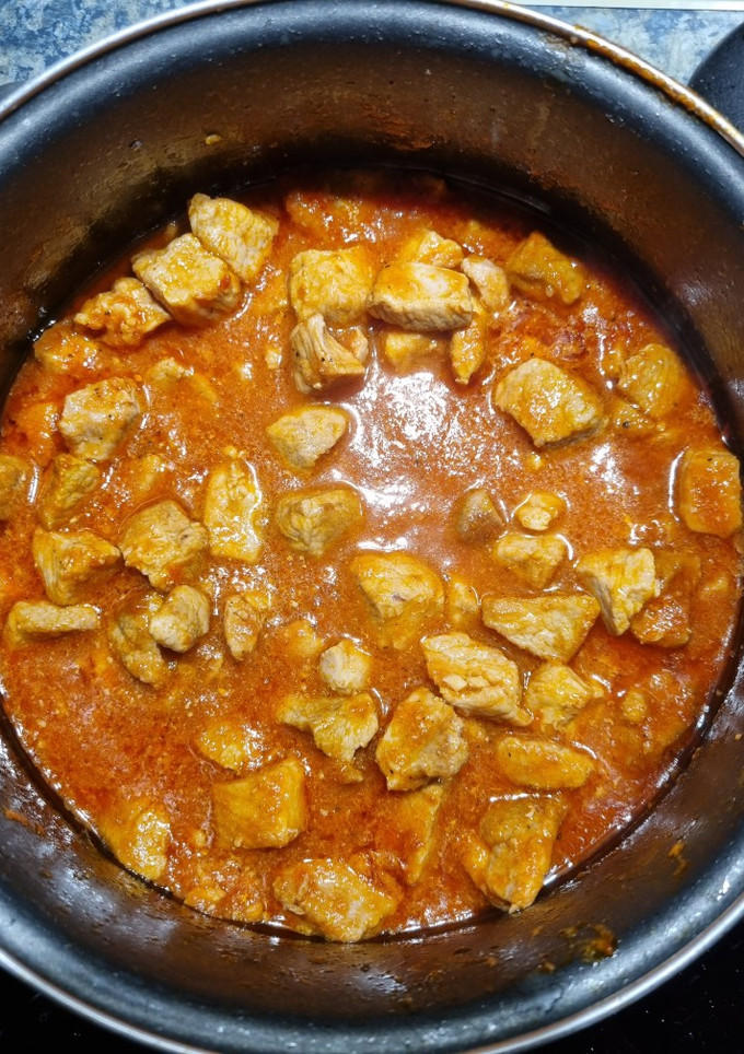 Una foto de Carne de cerdo con tomate