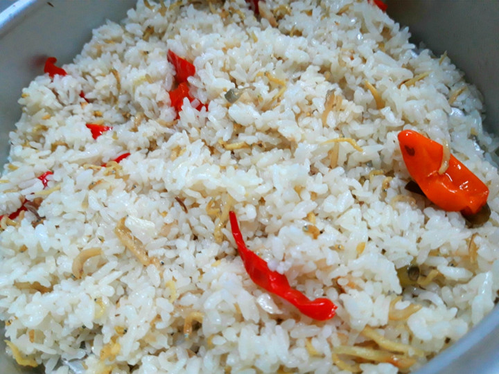 Ternyata begini lho! Cara praktis membuat Nasi Liwet Teri Rice Cooker Simple (magic com) yang sempurna