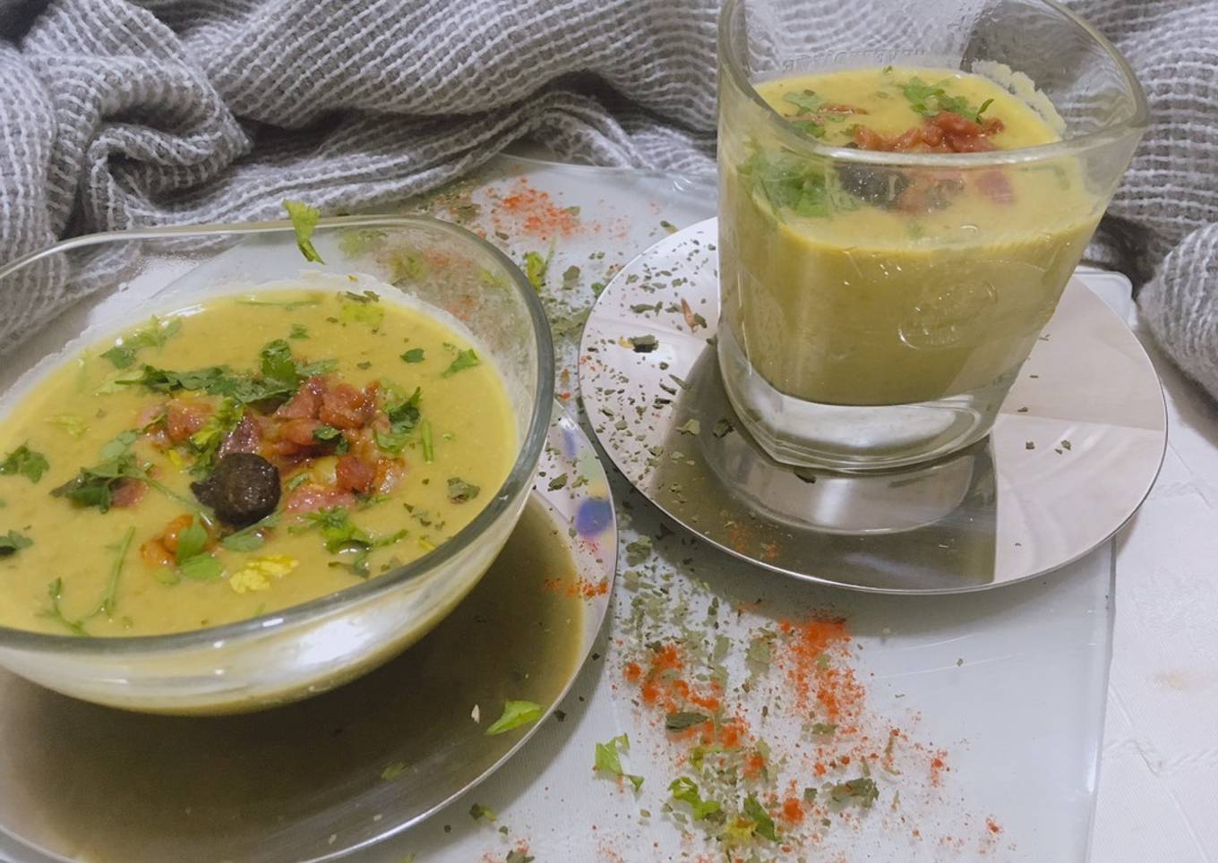 Crema de guisantes con queso curado y toque de trufa