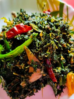 মাছের মাথা দিয়ে নটে শাক (macher matha diye note saag recipe in Bengali) রেসিপির প্রধান ছবি