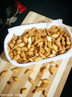 नमक पारे (namak pare recipe in Hindi) रेसिपी मुख्य फोटो