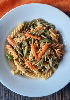 इन्स्टंट तिरंगा पास्ता (pasta recipe in marathi) रेसिपी चे मुख्य फोटो 