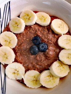 Una foto de Quinua avena con cacao y plátano