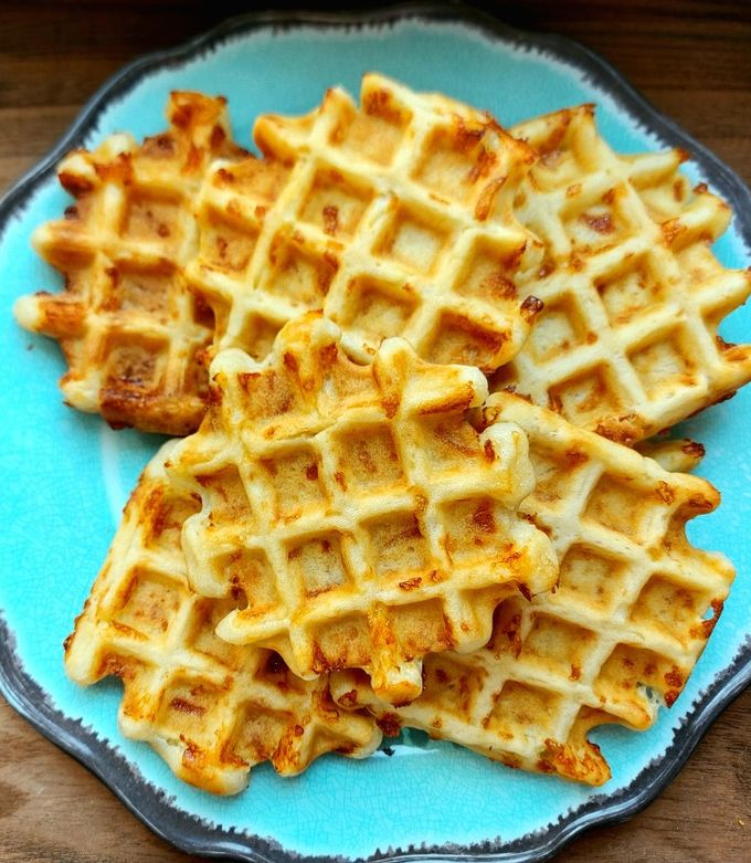 O poză a rețetei Waffe sărate, cu mozarella.