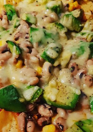 A picture of Nachos with Avocados.