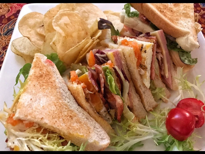 Easy Way Make Recipe Classic Club Sandwich that is Can Pamper Your Tongue, So Delicious}
