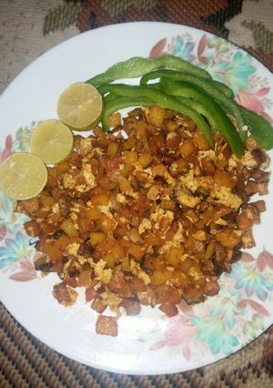 عکسی از دستور املت قارچ و سیب زمینی و تخم مرغ با ادویه خاص😋
