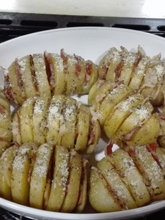 Una foto de Patatas hasselback