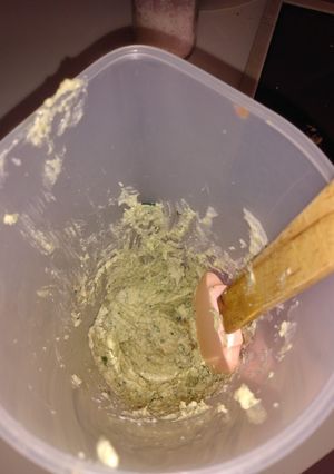 Una foto de Pesto con nuez albahaca ajo