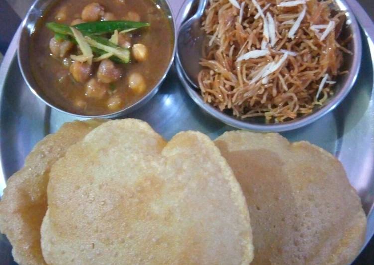 Chole Puri with sweet vermicelli