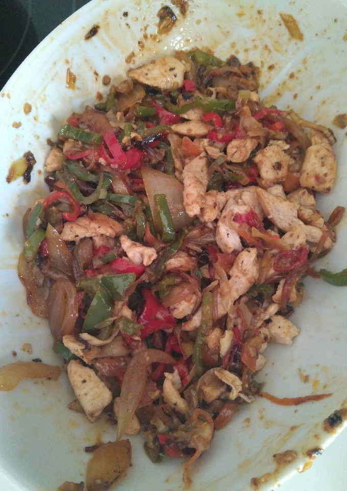 Una foto de Pollo con verduras
