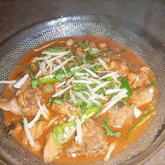 A picture of Murgh cholay.