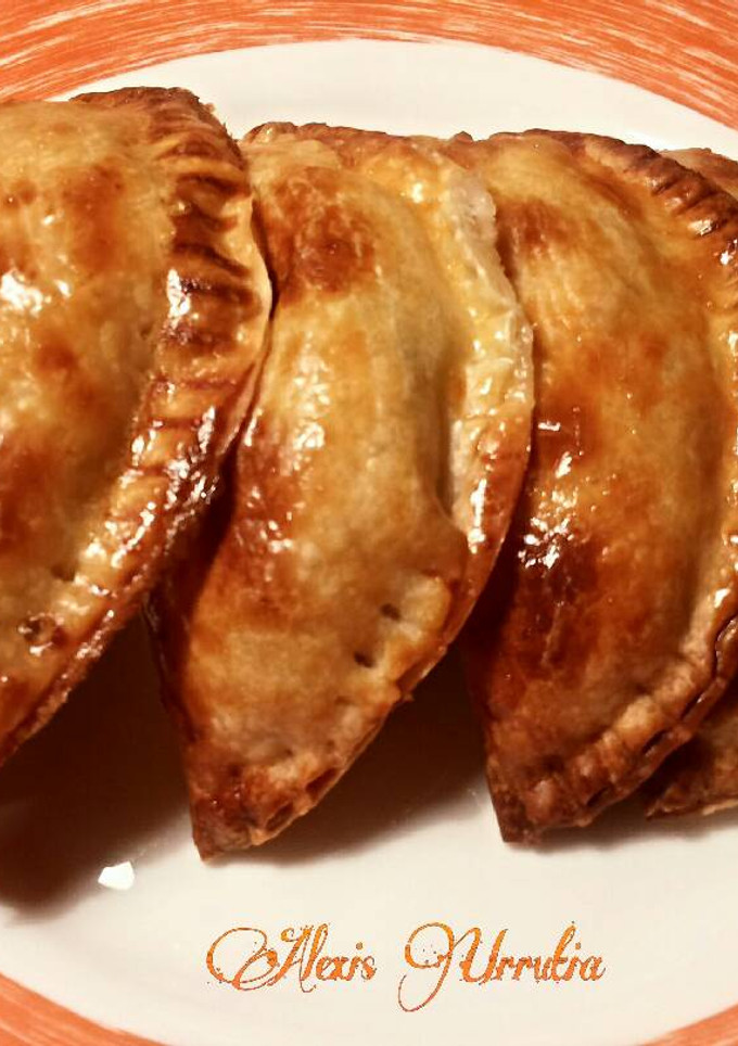 Una foto de Empanadillas de ensalada de patatas, bonito y atún