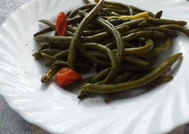 Fasole verde la tigaie